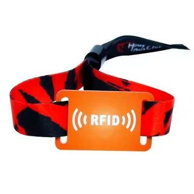 แผนที่กําหนดเอง 13.56Mhz NFC Tag Wristband แผนที่ผสม RFID แผนที่กําหนดไว้สําหรับงาน